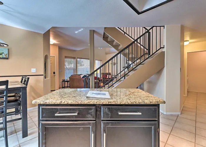 Resort-style Gem W/ Pool Access: 10 Mi To Dtwn Phx Holiday home *
