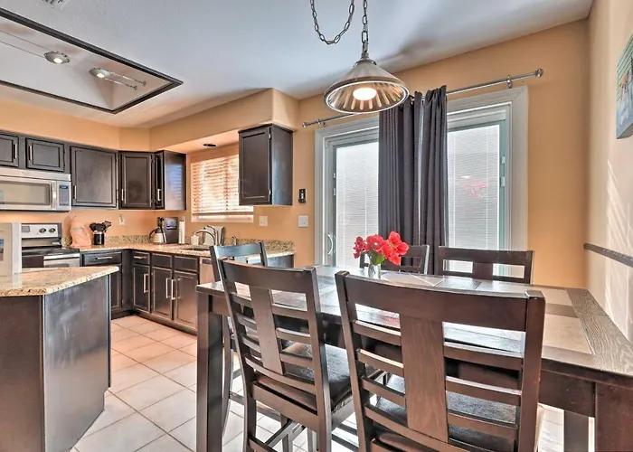 Holiday home Resort-style Gem W/ Pool Access: 10 Mi To Dtwn Phx *