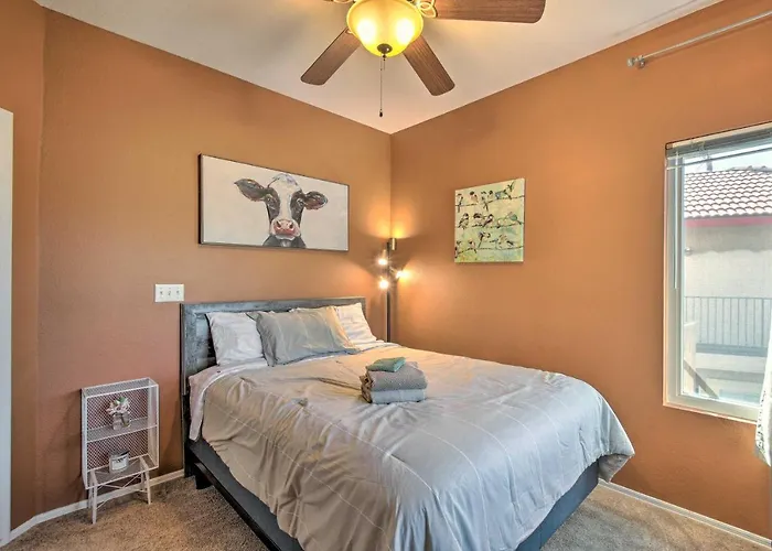 Resort-style Gem W/ Pool Access: 10 Mi To Dtwn Phx Holiday home *