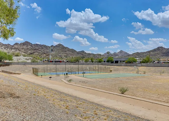 Holiday home Resort-style Gem W/ Pool Access: 10 Mi To Dtwn Phx