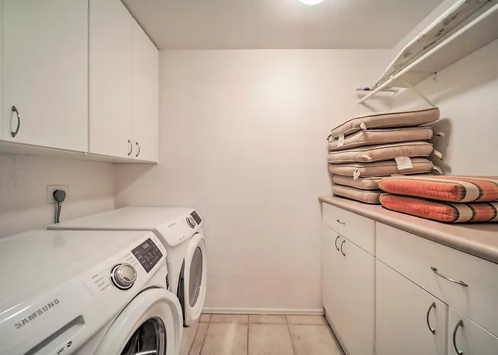 Holiday home Resort-style Gem W/ Pool Access: 10 Mi To Dtwn Phx *